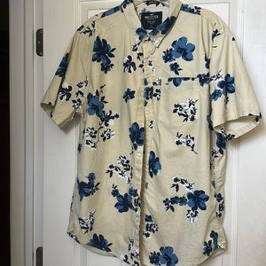 Short sleeve button down
